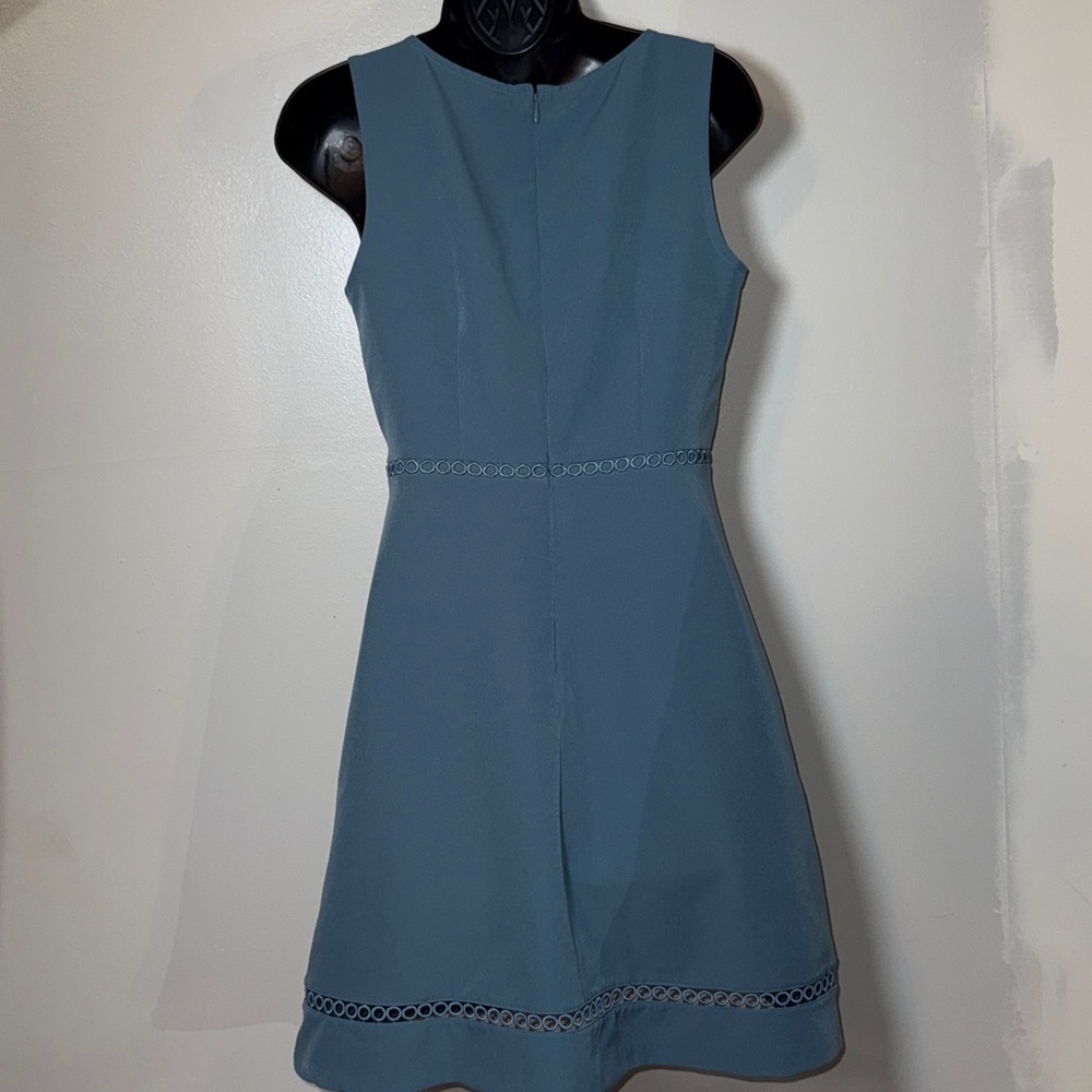 LOFT Blue Lace V-Neck Fit & Flare Dress Sleeveless Size 0 - Picture 2 of 7